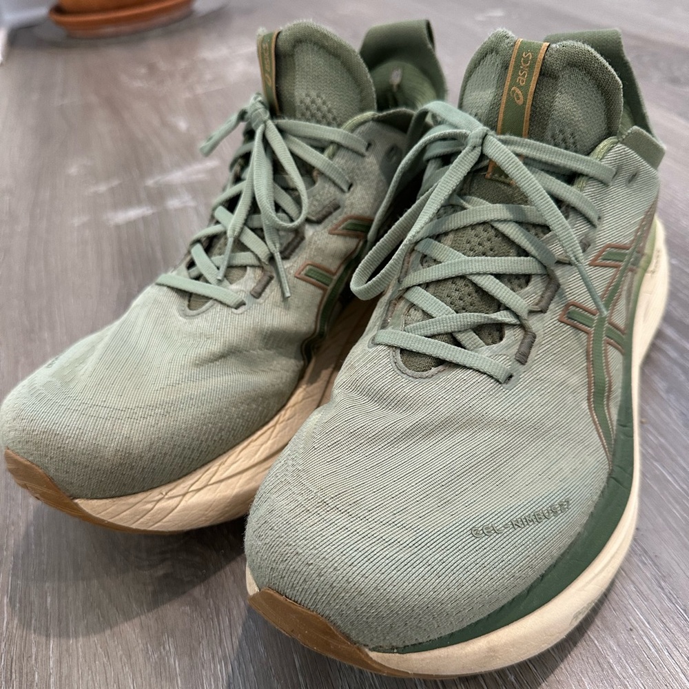 GEL-NIMBUS 27 Rare Color MENS 12 Used only 6 months I switch my shoes. - Picture 6 of 9